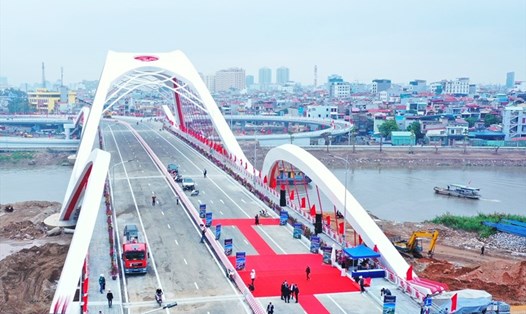 Công trình cầu Rào trong ngày thông xe kỹ thuật. Ảnh: Nguyễn Hồng Phong