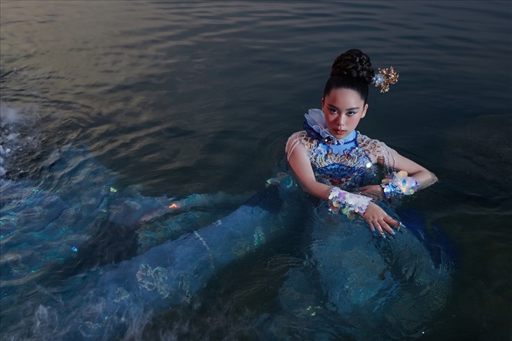 Hoa hậu Bella Vũ khác lạ trong bộ ảnh lấy ý tưởng từ cá chép hóa rồng
