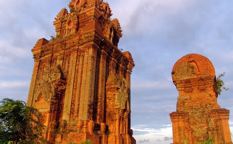 Cụm tháp Bánh Ít - Bình Định sau khi trùng tu. Ảnh: NTH