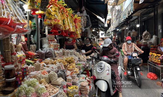 Chợ Bà Hoa hay còn gọi là chợ phường 11 (quận Tân Bình, TPHCM) được ví như một miền Trung thu nhỏ giữa lòng thành phố. Ảnh: Thanh Thanh.