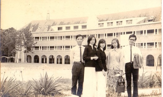 Học sinh, sinh viên Đà Lạt thập niên 1960. Ảnh trong bộ sưu tập của Nguyễn Vĩnh Nguyên