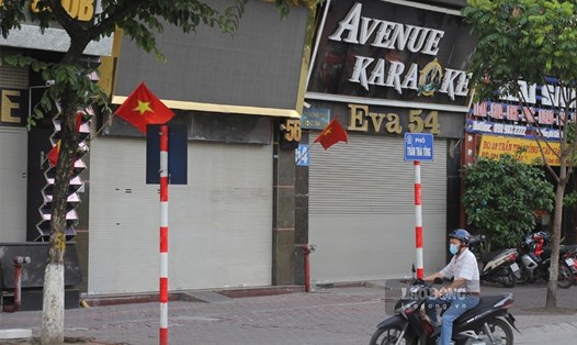Các quán karaoke ở Hà Nội vẫn chưa được phép hoạt động trở lại. Ảnh: T.Vương