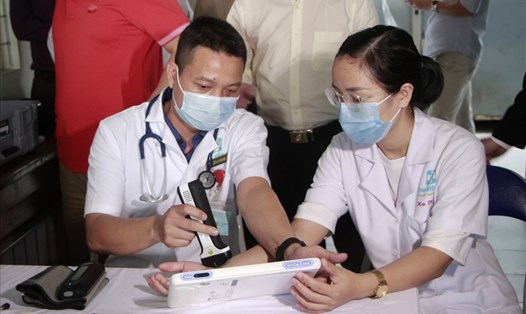 Trạm y tế lưu động điều trị F0 đầu tiên ở khu công nghiệp Đà Nẵng chính thức đưa vào hoạt động. Ảnh: Thanh Chung