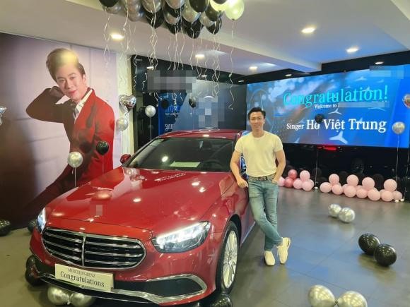 Xế hộp Hồ Việt Trung mới tậu. Ảnh: NSCC.