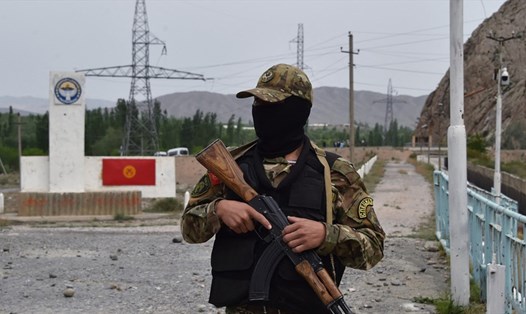 Binh sĩ Kyrgyzstan ở biên giới. Ảnh: AFP
