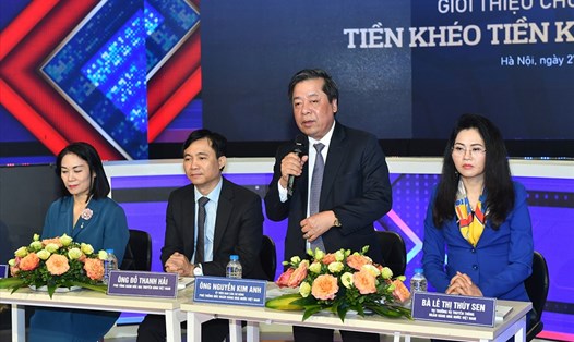Phó Thống đốc Ngân hàng Nhà nước Nguyễn Kim Anh đang phát biểu tại họp báo giới thiệu chương trình "Tiền khéo tiền khôn". Ảnh TL