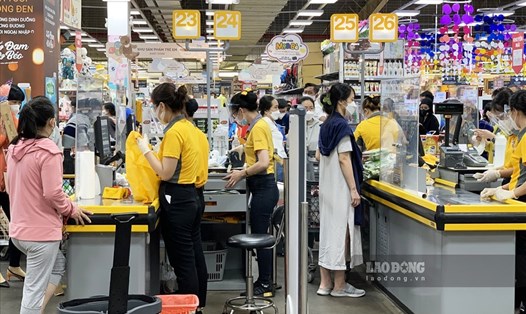 Các siêu thị tại TPHCM đã điều chỉnh giờ mở cửa phục vụ Tết Nhâm Dần 2022. Ảnh: Ngọc Lê