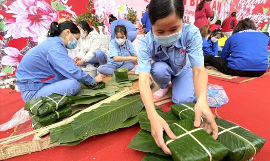 Công nhân khu công nghiệp vui "Tết Sum vầy - Xuân bình an 2022" do Công đoàn các khu công nghiệp - chế xuất Hà Nội tổ chức. Ảnh: Việt Lâm