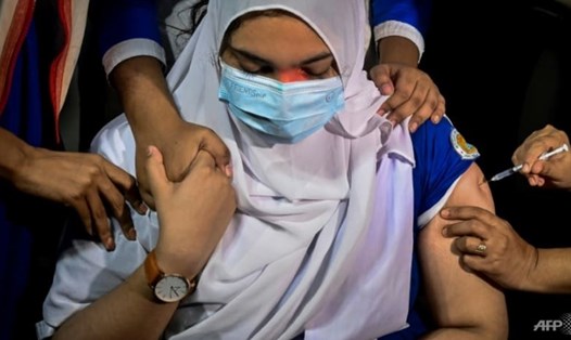 Tiêm chủng vaccine COVID-19 ở Bangladesh. Ảnh: AFP