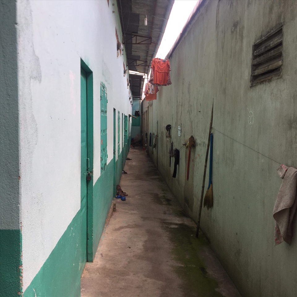 Một khu nhà trọ công nhân chật hẹp tại phường Long Bình, TP.Biên Hoà. Ảnh: Hà Anh Chiến