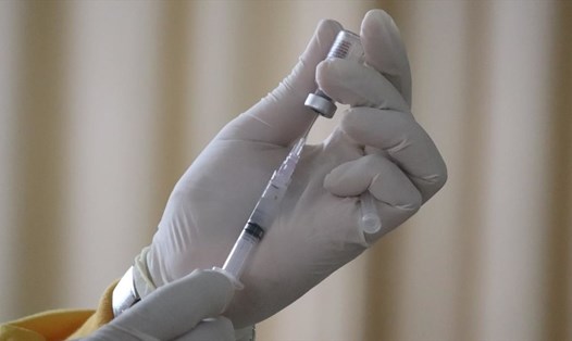 Nhà khoa học Nhật Bản đang thử nghiệm vaccine COVID-19 có hiệu quả bảo vệ suốt đời. Ảnh: AFP