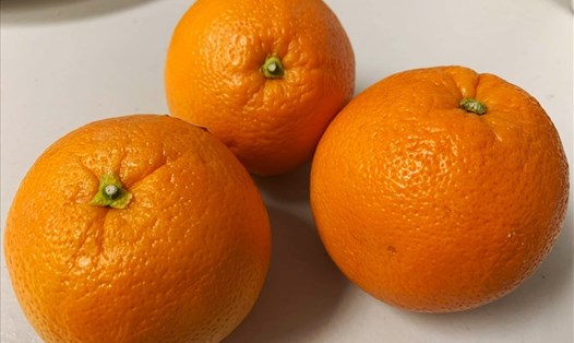 Những loại trái cây có múi như cam, chanh chứa nhiều vitamin C và chất xơ giúp làn da tươi sáng. Ảnh: Thanh Ngọc.