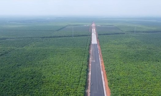 Thi công trên tuyến cao tốc Phan Thiết - Dầu Giây đoạn qua xã Xuân Quế, huyện Cẩm Mỹ, tỉnh Đồng Nai.