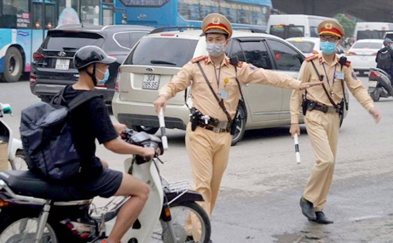 Lỗi điều khiển xe quá tốc độ và không có giấy phép lái xe