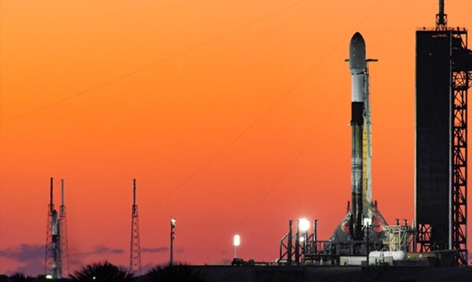Tên lửa SpaceX hoãn phóng vì tàu du lịch di chuyển vào khu vực nguy hiểm. Ảnh: SpaceX