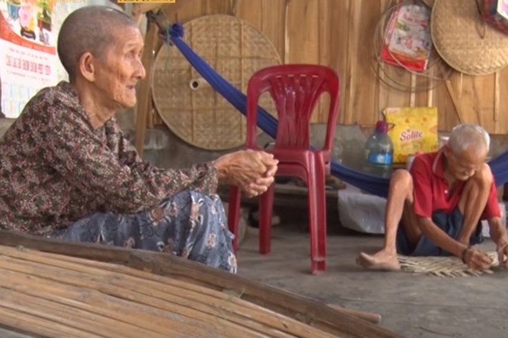 Võ Hạ Trâm xót xa trước hoàn cảnh cụ ông 87 tuổi nuôi vợ mù 84 tuổi
