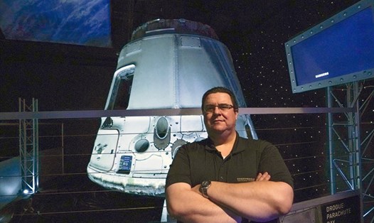 Kyle Hippchen, người chiến thắng trong một cuộc rút thăm trúng thưởng một chuyến du lịch vũ trụ của SpaceX đã nhường suất đi này cho người bạn cùng phòng thời đại học của mình. Ảnh chụp màn hình