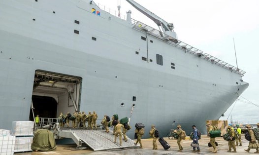 Sự cố mất điện đã xảy ra với tàu chiến HMAS Adelaide trong nhiệm vụ viện trợ đến Tonga, sau khi bùng phát dịch COVID-19 trên tàu. Ảnh: AFP