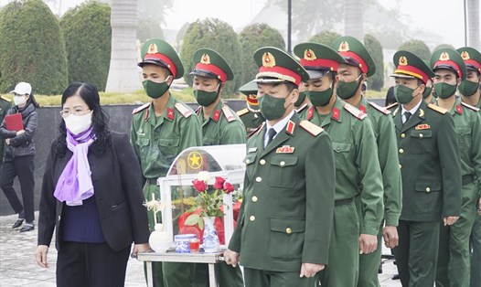 Điện Biên tổ chức Lễ truy điệu và an táng 6 hài cốt liệt sĩ quân tình nguyện Việt Nam hy sinh tại Lào. Ảnh: TXT