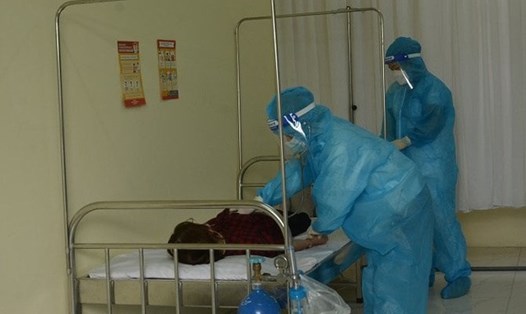 Khám sức khỏe cho người dân tại Trạm y tế lưu động xã Tân Triều (huyện Thanh Trì, TP.Hà Nội). Ảnh: Bộ Y tế