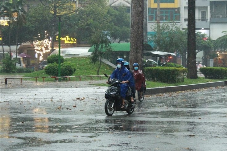 TPHCM liên tục xuất hiện mưa trái mùa