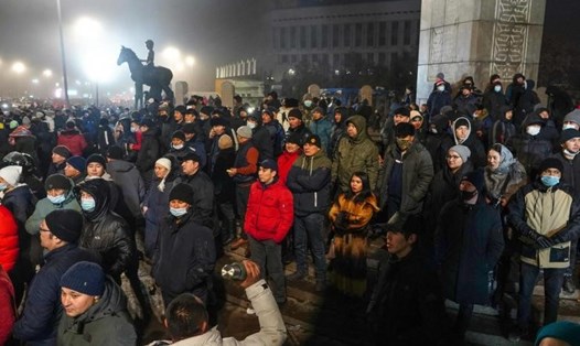 Người biểu tình ở Kazakhstan. Ảnh: AFP