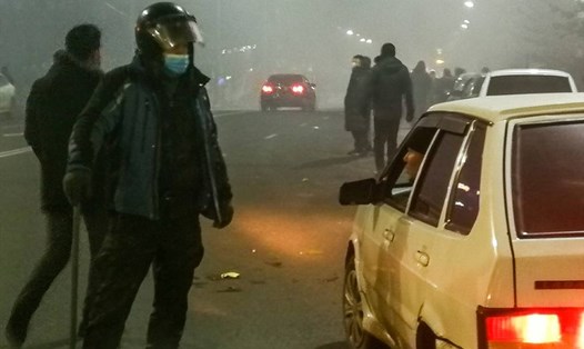 Đấu súng tiếp tục ở Almaty, Kazakhstan, trong đêm 6.1. Ảnh chụp màn hình