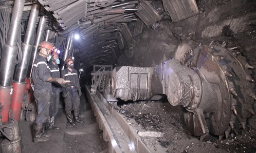 Khai thác hầm lò ở Công ty than Hạ Long. Ảnh: CTV
