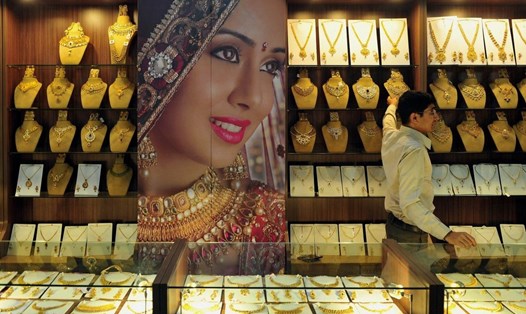 Nhu cầu vàng ở Ấn Độ dự kiến tăng cao trong năm 2022. Ảnh: AFP