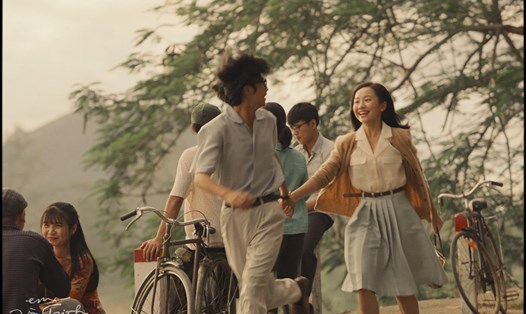 Hai diễn viên thủ vai Trịnh Công Sơn và Dao Ánh trong phim "Em và Trịnh". Ảnh: ĐPCC.