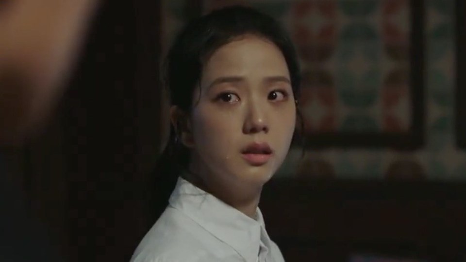 Jisoo - BlackPink lên kế hoạch bỏ trốn. Ảnh: Cắt phim. Jisoo - BlackPink lên kế hoạch bỏ trốn. Ảnh: Cắt phim.