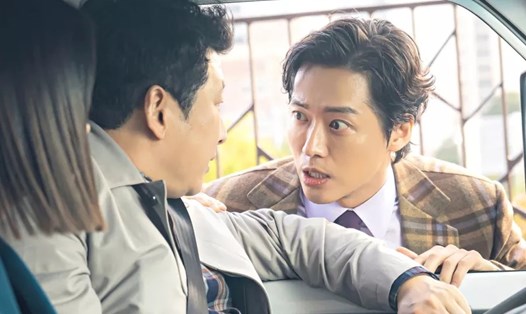Phim “Luật sư 1000 won” tăng vọt về rating. Ảnh: Poster SBS.