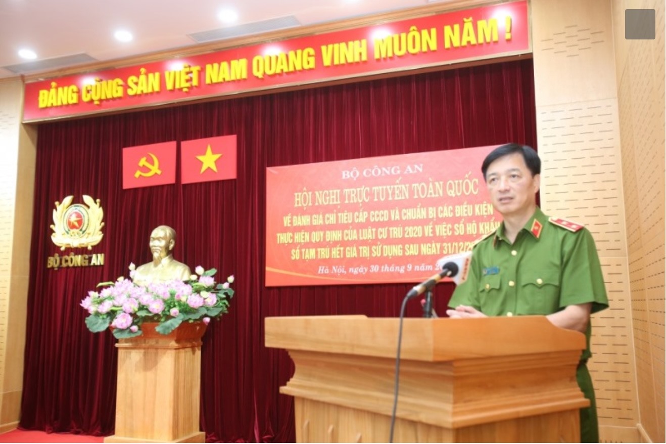 Thứ trưởng Nguyễn Duy Ngọc đánh giá chỉ tiêu cấp CCCD và chuẩn bị các điều kiện thực hiện quy định của Luật Cư trú 2020 về việc bỏ sổ hộ khẩu, sổ tạm trú. Ảnh: H.P