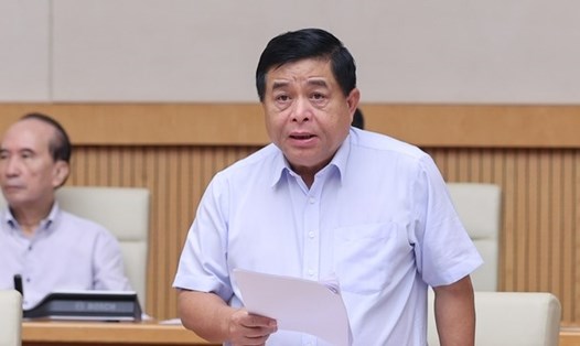 Bộ trưởng Bộ Kế hoạch và Đầu tư Nguyễn Chí Dũng báo cáo tại phiên họp - Ảnh: VGP/Nhật Bắc