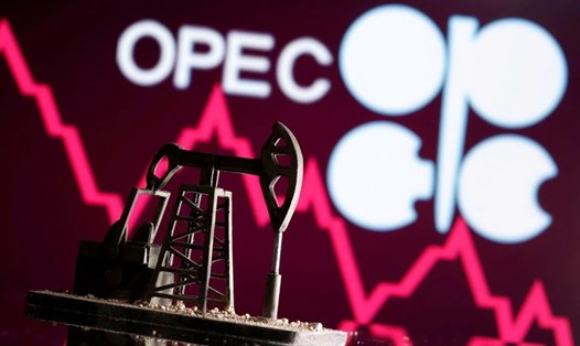 Giá dầu giảm vào phiên giao dịch cuối cùng của tuần do lo ngại OPEC+ sẽ cắt giảm sản lượng cho tháng 11. Ảnh: Reuters.