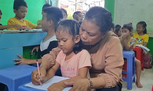 Cô Trần Thị Mươn giàu tình yêu thương trẻ em có hoàn cảnh khó khăn ở Sóc Trăng