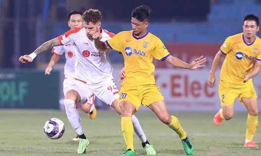 Viettel (áo trắng) có trận thắng quan trọng 1-0 trước Sông Lam Nghệ An chiều ngày 1.10. Ảnh: VPF