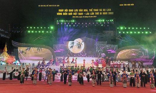 Đêm khai mạc Ngày hội văn hóa Việt Nam - Lào vừa diễn ra tại TP Điện Biên Phủ, tỉnh Điện Biên. Ảnh: Văn Thành Chương