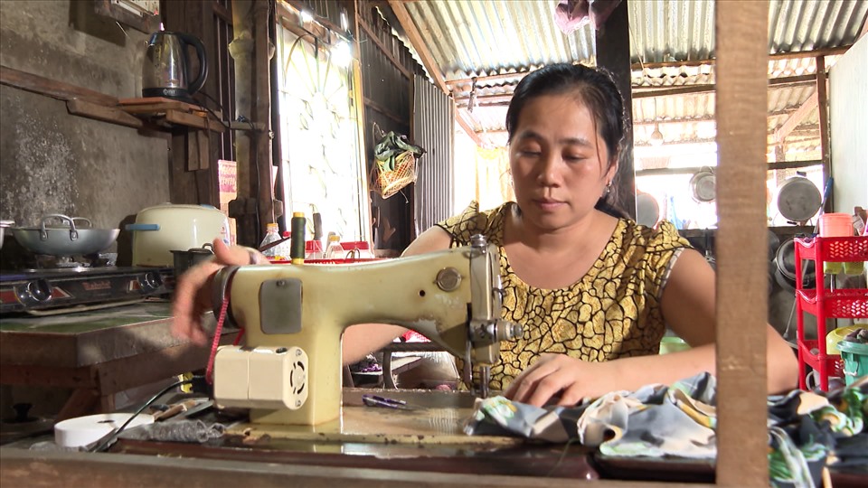 Thần tài gõ cửa: Khâm phục người thợ may tật nguyền, giàu ý chí