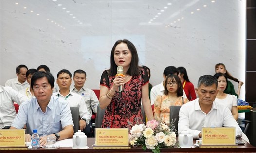 Chủ tịch Công đoàn Dầu khí Việt Nam Nghiêm Thùy Lan phát biểu tại tọa đàm. Ảnh: CĐN