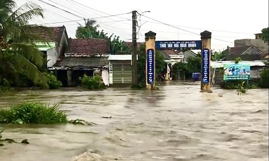 Phú Yên: Mưa lớn gây ngập nước, hơn 1300 học sinh phải nghỉ học.
