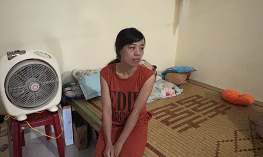 Chị Dương Thị Tuyến - công nhân Công ty TNHH Canon Việt Nam tại phòng trọ. 
Ảnh: Minh Hương