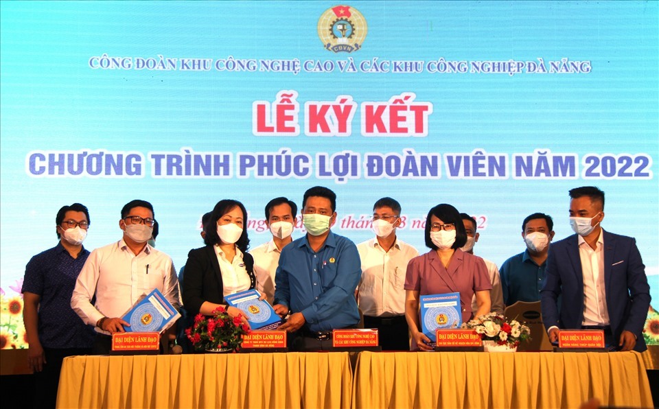 Công đoàn Khu công nghệ cao và các Khu công nghiệp Đà Nẵng ký hợp tác "Phúc lợi đoàn viên" với 4 đối tác mới. Ảnh: Tường Minh