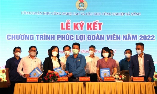 Công đoàn Khu công nghệ cao và các Khu công nghiệp Đà Nẵng ký hợp tác "Phúc lợi đoàn viên" với 4 đối tác mới. Ảnh: Tường Minh