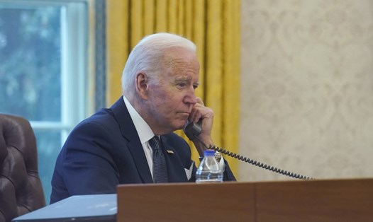 Tổng thống Mỹ Joe Biden điện đàm với Tổng thống Ukraina Volodymyr Zelensky. Ảnh: AP