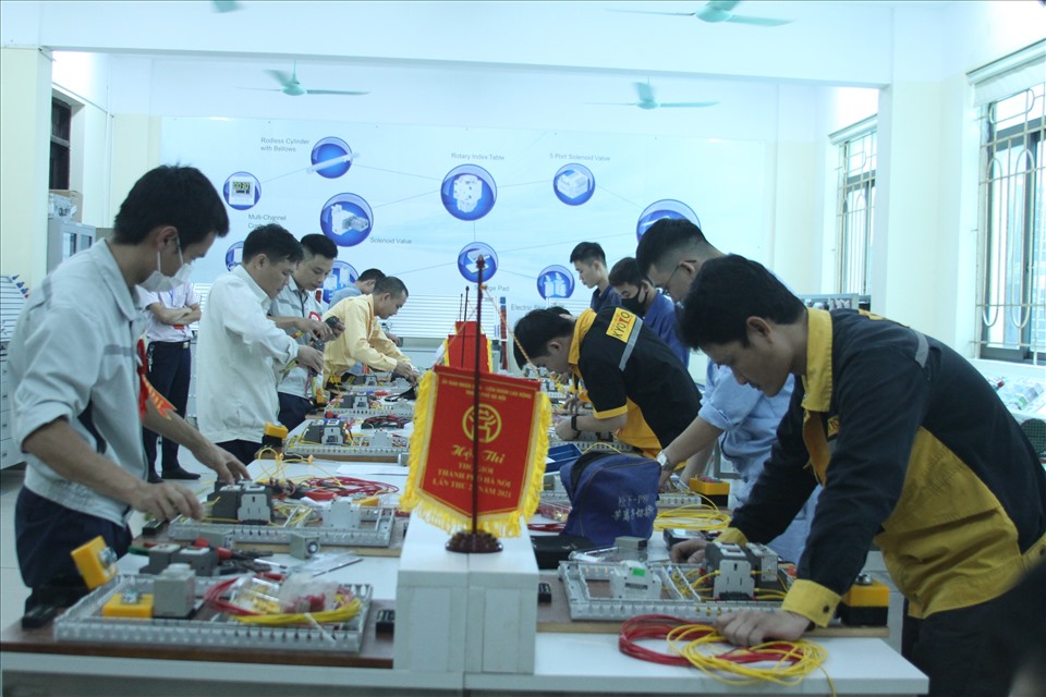 Người lao động tham gia Hội thi thợ giỏi thành phố Hà Nội lần 2. Ảnh: CĐHN