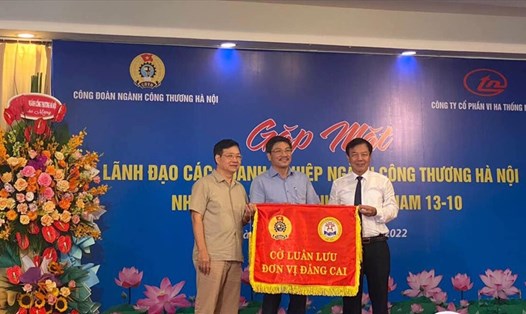 Công đoàn ngành Công Thương Hà Nội tổ chức gặp mặt lãnh đạo các doanh nghiệp nhân ngày Doanh nhân Việt Nam (13.10). Ảnh: CĐN
