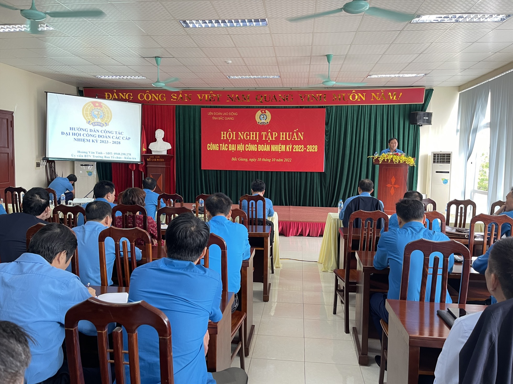 Toàn cảnh hội nghị.