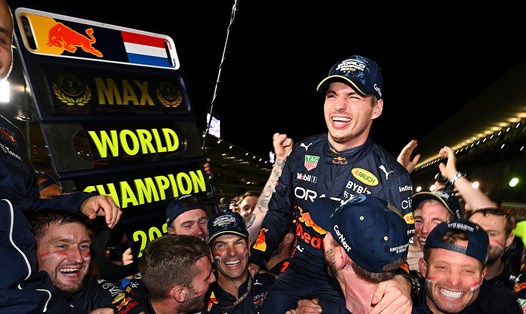 Max Verstappen và Red Bull được cho là vượt quá giới hạn chi tiêu trong mùa giải 2021. Ảnh: NBC News