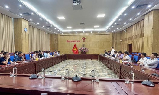 Đoàn công tác của Tổng LĐLĐVN làm việc với UBND tỉnh Nghệ An về xây dựng dự án thiết chế của Công đoàn tại KCN Bắc Vinh dành cho công nhân lao động. Ảnh: Quỳnh Trang